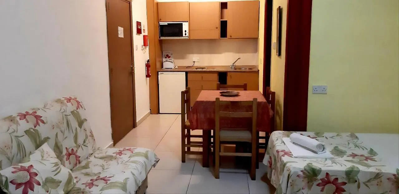 سانت جوليان 'Young'Seven Apartments 2*, سانت جوليان مالطا
