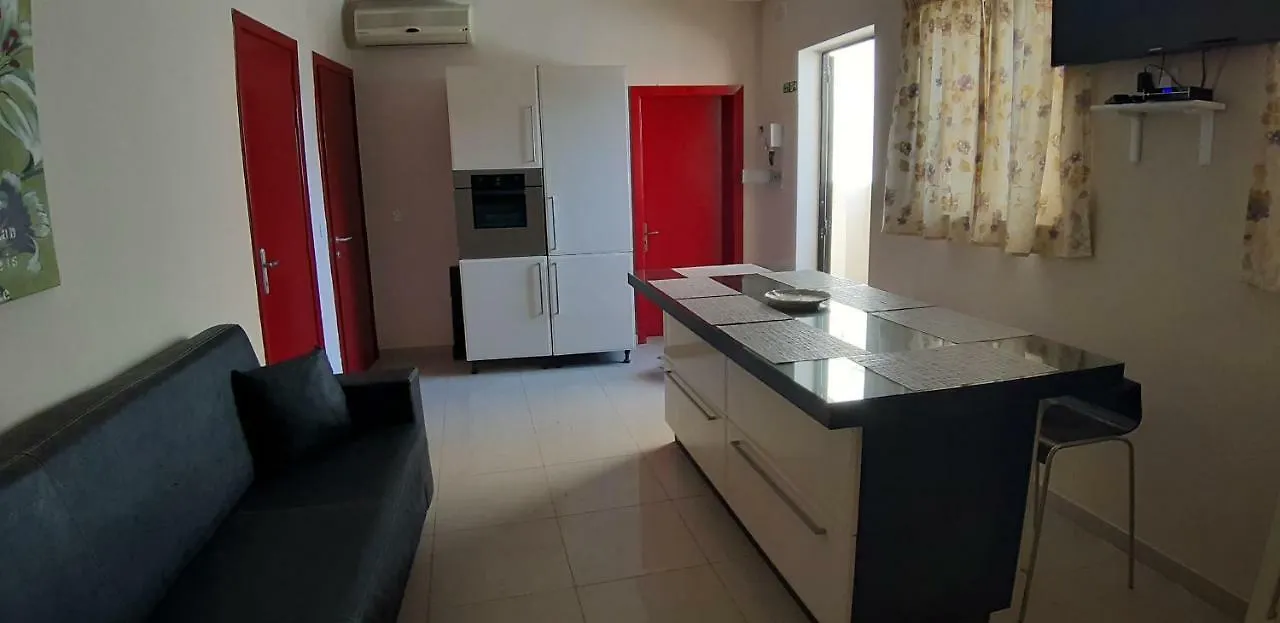 'Young'Seven Apartments San Ġiljan 2*,