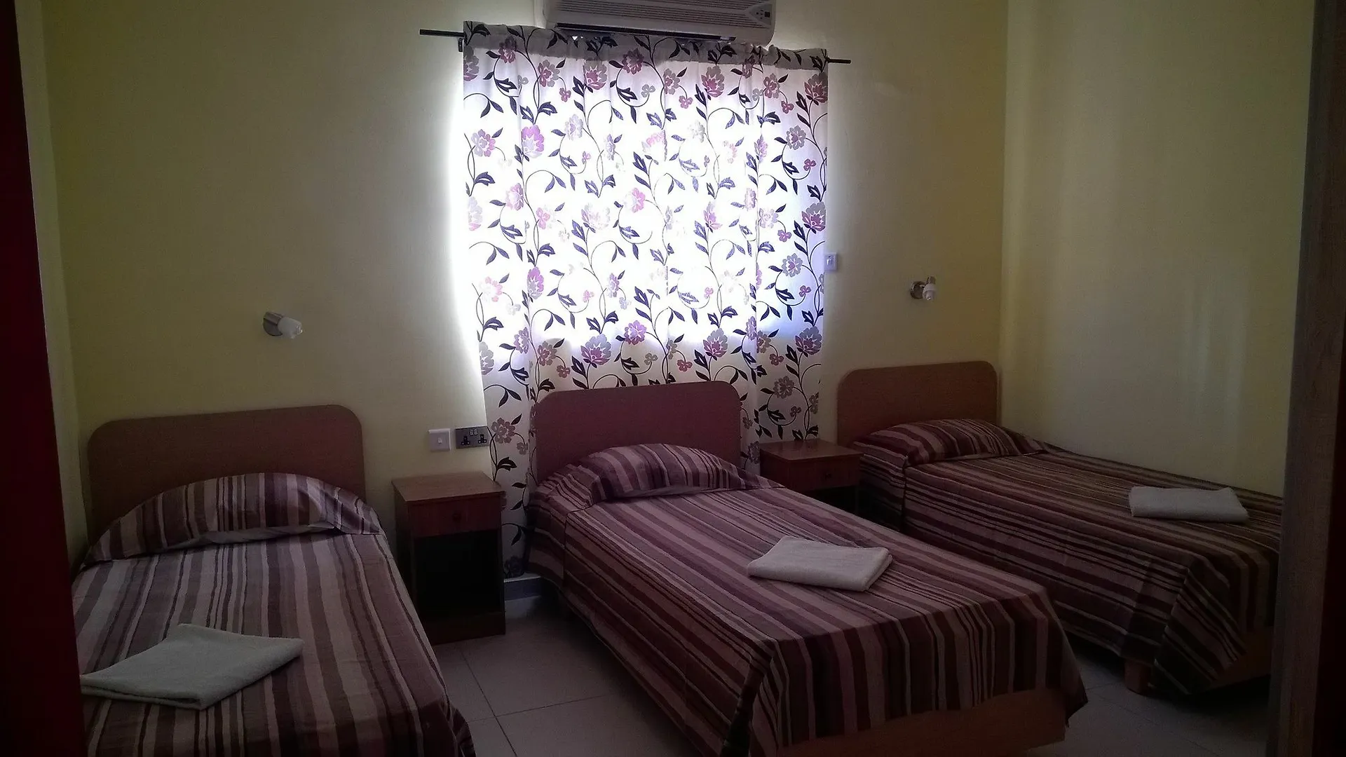 ** Appart hôtel 'Young'Seven Apartments San Ġiljan Malte